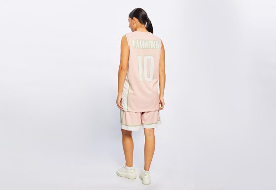 Баскетбольная форма реверсивная, горловина V-образная, проймы и горловина обработаны планкой из рибаны, 44(S)w. Ложная сетка 135 гр.кв.м.